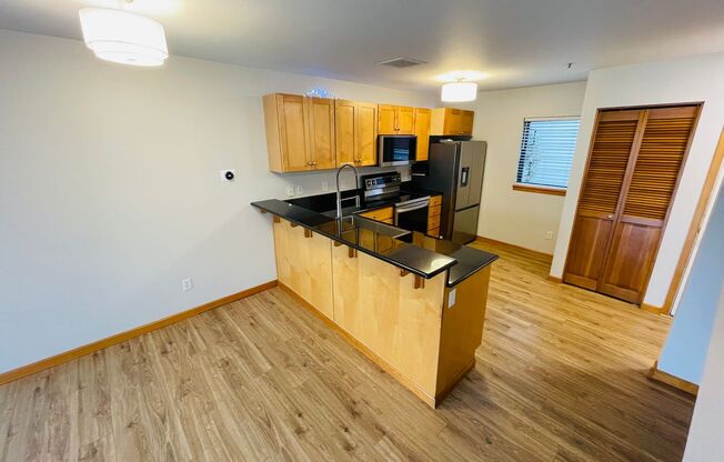 Top Floor 1bdrm Condo with River Views and Private Deck | FREE reserved parking Included!