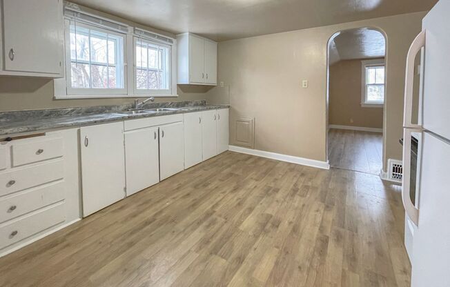 2 beds, 1 bath, 875 sqft, $850, Unit Upper