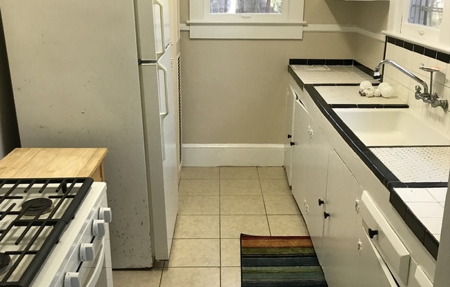 3 beds, 1 bath, $1,850, Unit Downstairs