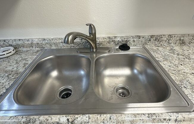 1 bed, 1 bath, 700 sqft, $995, Unit 1777-103