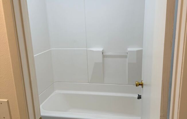 1 bed, 1 bath, $1,095, Unit 54