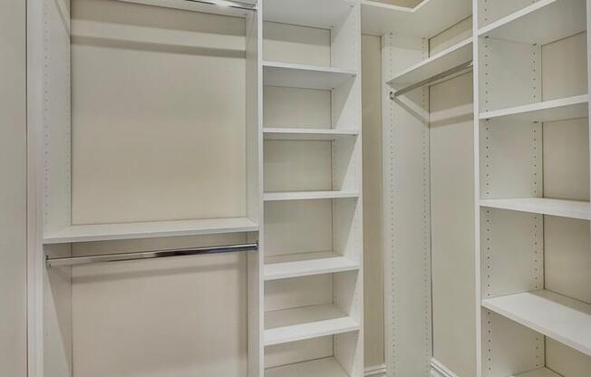 1 bed, 1 bath, 904 sqft, $6,650, Unit 5J