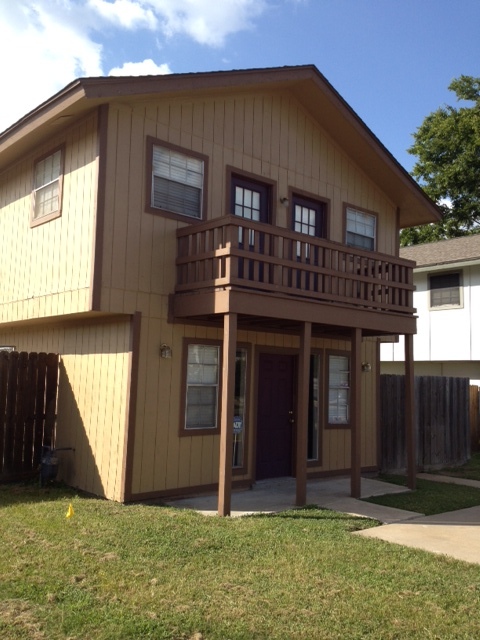 College Station - 3 Bedroom/2 Bath - 2 story house on Shuttle Route