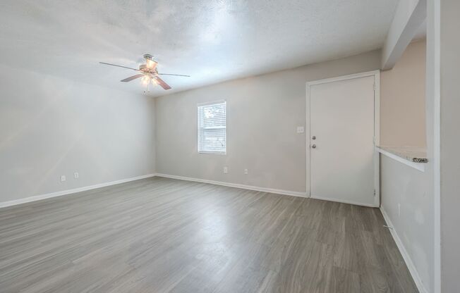 2 beds, 1 bath, 770 sqft, $1,100, Unit A4