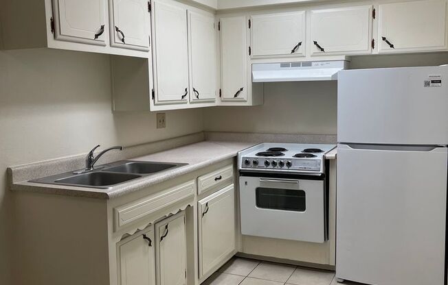 1 bed, 1 bath, 687 sqft, $825, Unit 03