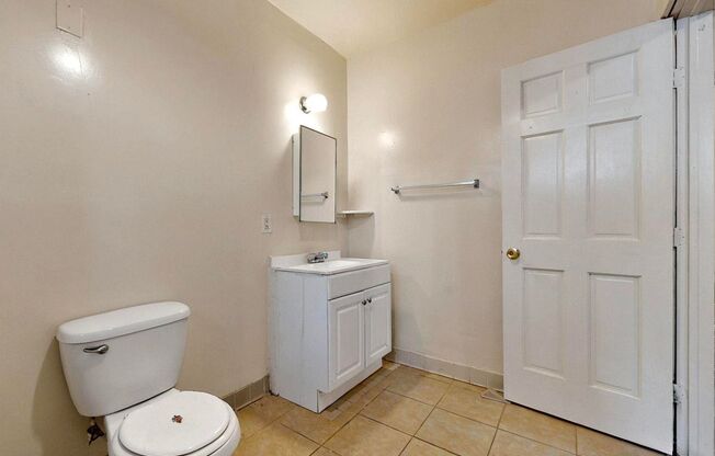 2 beds, 1 bath, 900 sqft, $1,400, Unit 823 11th Street NW