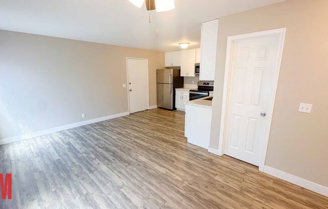 2 beds, 1 bath, $1,975, Unit 4968-01