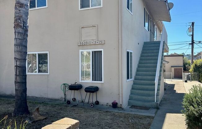 Available Now--3 bedroom 1 bath apartment walking distance to USD campus