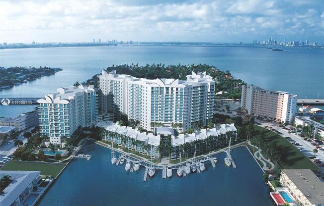 7900 Harbor Island Dr