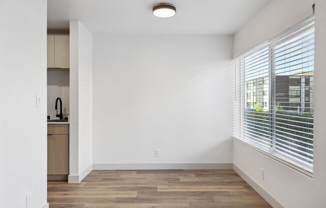 Modern Apartments in Queen Anne – Steps from Climate Pledge Arena!