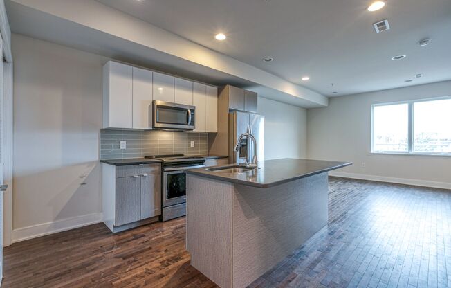3 beds, 2.5 baths, 1,300 sqft, $2,750, Unit Unit 4