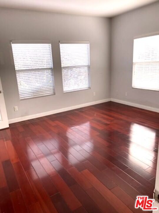 121 BENTON WAY
