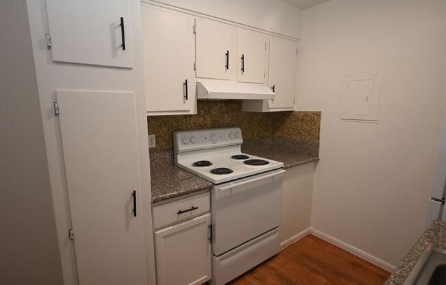 1 bed, 1 bath, $1,000, Unit UNIT # 3