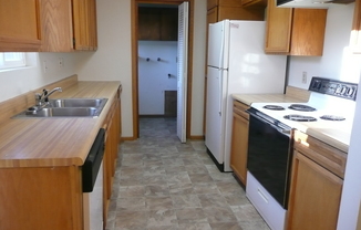 3 beds, 1 bath, $2,495