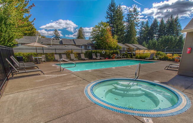 Pioneer Ridge Oregon City Apartments - Seasonal Pool