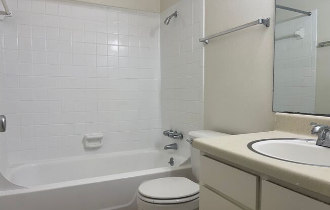 2 beds, 2 baths, 900 sqft, $1,099, Unit LAW11-316