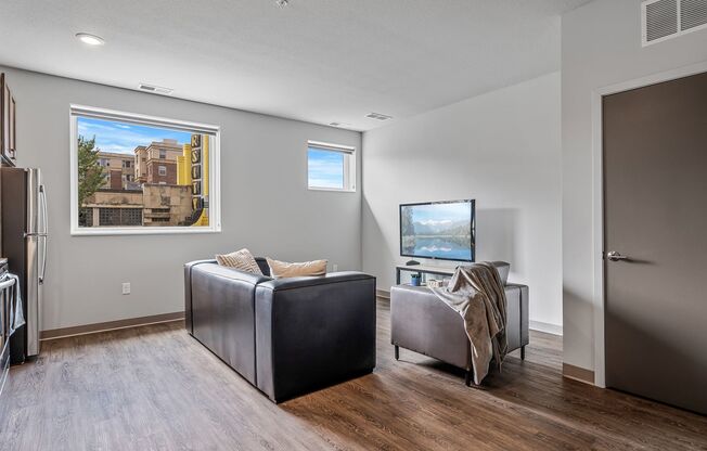 4 beds, 2 baths, 1,136 sqft, $3,020, Unit 211