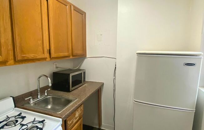 Great studio at River Place for $1600, ALL UTILITIES INCLUDED