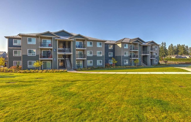 Exterior Building and Grass Area at GATEWAY BY VINTAGE, Spanaway