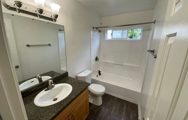 2 beds, 1 bath, 900 sqft, $2,595, Unit 0087