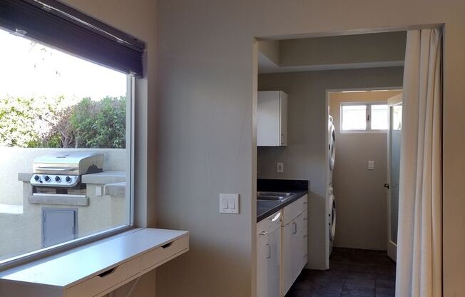 2 beds, 2 baths, 1,000 sqft, $2,300, Unit 560