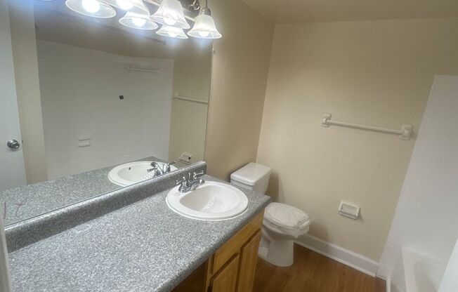 3 beds, 2 baths, 1,300 sqft, $2,150, Unit 3335 #201