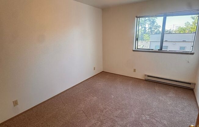 2 beds, 1 bath, 960 sqft, $2,300, Unit 402