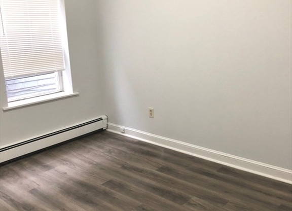 4 beds, 1 bath, 1,200 sqft, $5,600, Unit 3(2B)