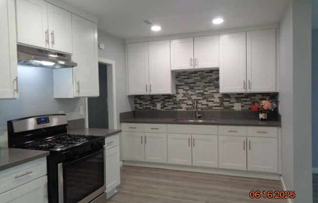 Cute and Cozy Ranch Style Home in East Lancaster
