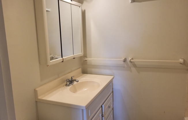 1 bed, 1 bath, 730 sqft, $2,600, Unit 301