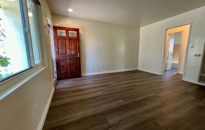 Move in Ready! 1 Bedroom Apartment in North Park! Walkable to the Main Heart of NP! Shared Garage and Shared Laundry!