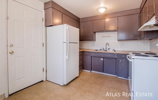 4580 EVERETT CT
