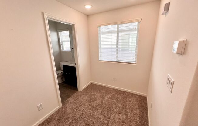 $2,200 Alluvial & Fowler, 3 Beds - Chennault Ln, Clovis - Gated HOA Community!