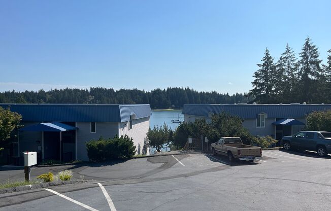 Lower Unit in Prime Bremerton Location with Parking