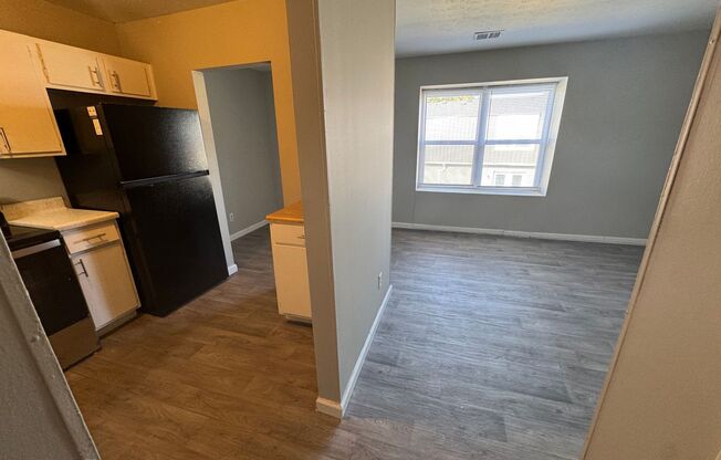 2 beds, 1 bath, 800 sqft, $745, Unit E04