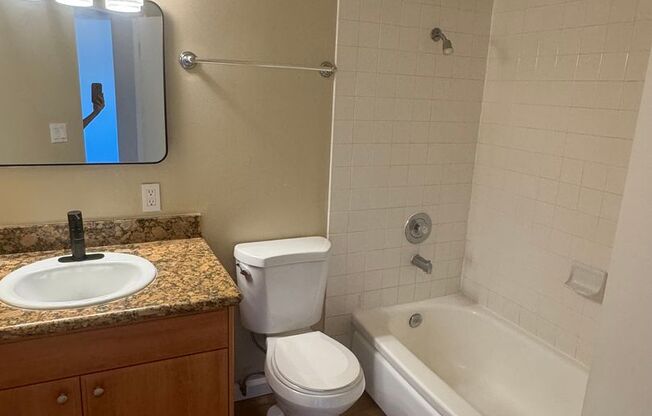 1 bed, 1 bath, $2,025, Unit 206