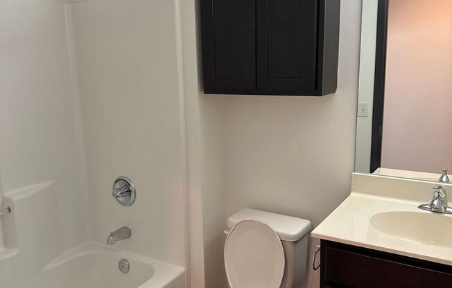 2 beds, 2 baths, 933 sqft, $1,695, Unit 418