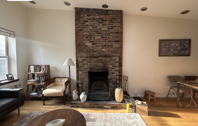 413 E 85 ST