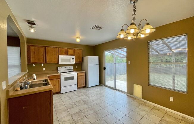 3 beds, 2 baths, $1,400