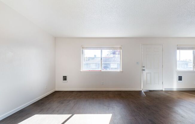 2 beds, 1 bath, 709 sqft, $1,499, Unit 48