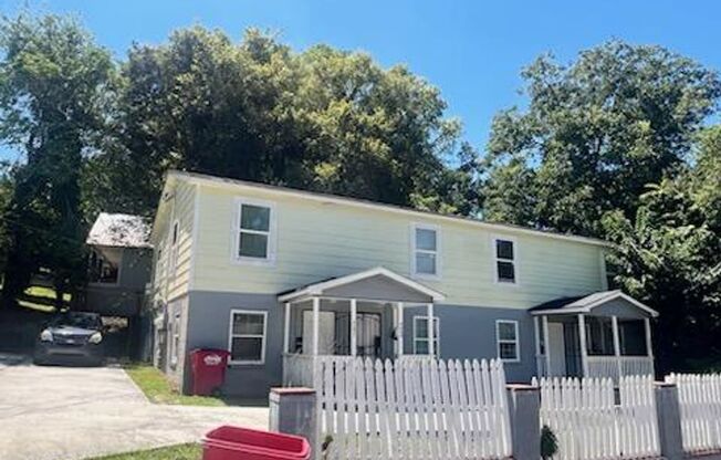 2204 ROOSEVELT AVE