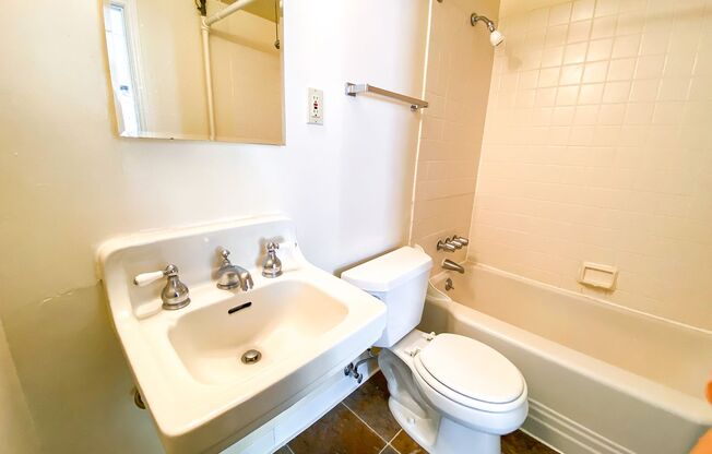 Studio, 1 bath, 350 sqft, $1,395, Unit 211 (#23)