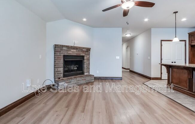 14004 NORTHWWOOD VLG