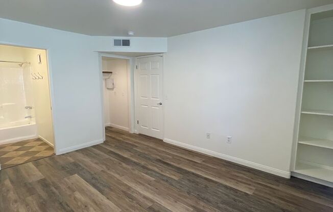 2 beds, 2 baths, 902 sqft, $1,839, Unit L3