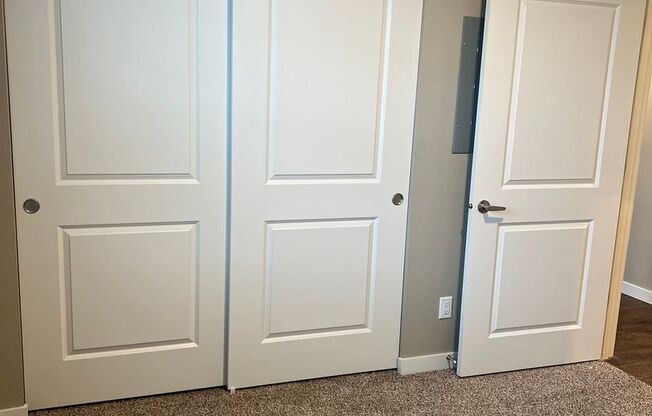 3 beds, 2 baths, 1,190 sqft, $2,150, Unit 370