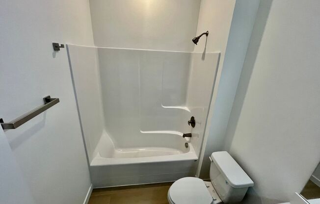 Studio, 1 bath, 326 sqft, $1,175, Unit 8