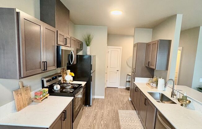 2 beds, 2 baths, 963 sqft, $1,995, Unit 204