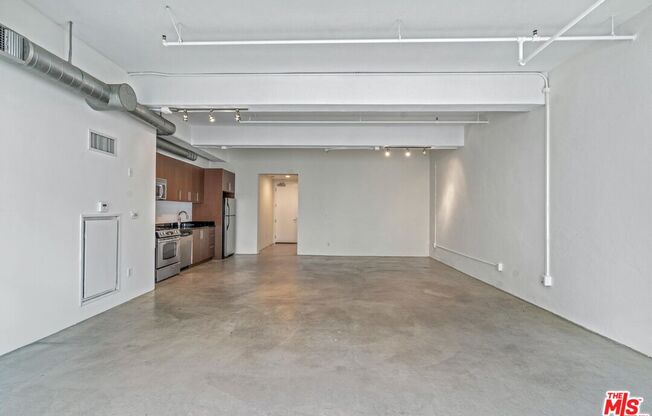 1 bed, 1 bath, 890 sqft, $2,700, Unit 405