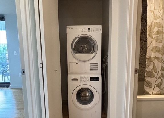 2 beds, 1 bath, 950 sqft, $3,650, Unit #408