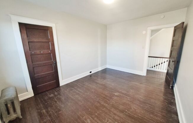 3 beds, 1 bath, $1,435, Unit 8 W Jackson